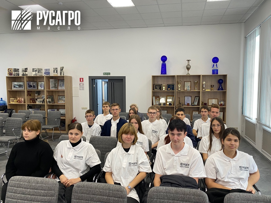 Сегодня производственные площадки «Русагро Масло» в Нижнем Новгороде и Саратове вновь открыли свои двери для школьников.