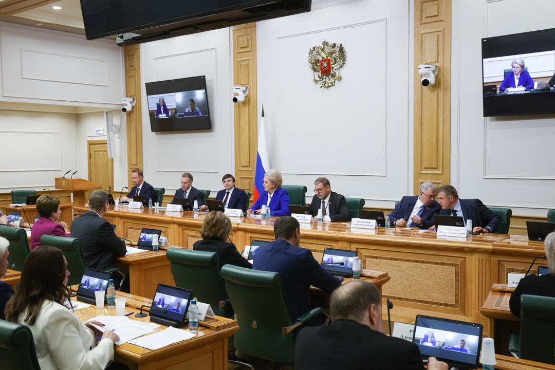 Лилия Гумерова: Совет Федерации вместе с Минпросвещения ведёт мониторинг обеспеченности качественными учебниками общеобразовательных учреждений в регионах