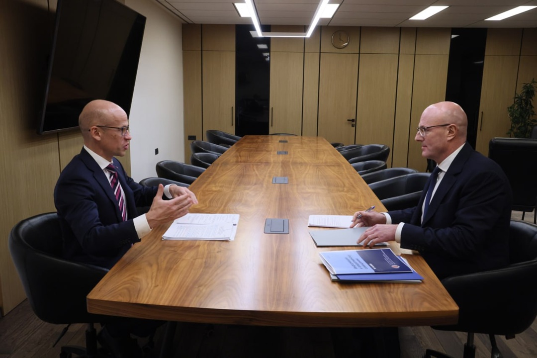 Дмитрий Чернышенко провел рабочую встречу с главой Удмуртии Александром Бречаловым.