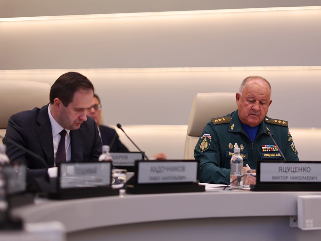 Виталий Савельев провел заседание правкомиссии для координации работ по ликвидации последствий ЧС, вызванной крушением танкеров в Керченском проливе.