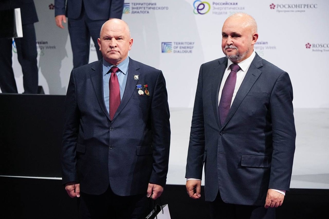 Министр вручил знаки «Дважды победители» энергетикам-участникам СВО