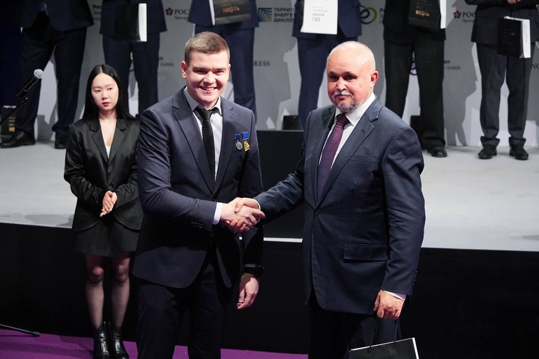 Министр вручил знаки «Дважды победители» энергетикам-участникам СВО