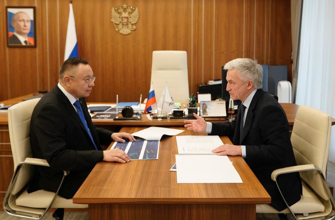 Глава Минстроя России Ирек Файзуллин и заместитель председателя правительства Амурской области Павел Матюхин обсудили вопросы развития жилищного строительства…