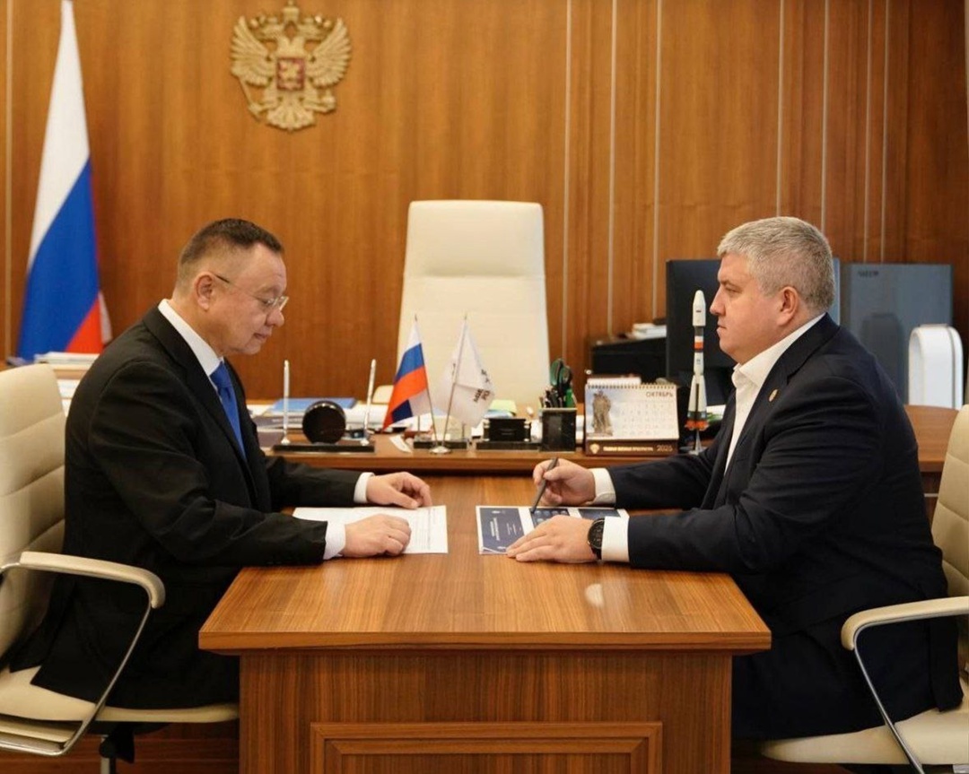 Министр строительства и ЖКХ РФ Ирек Файзуллин провел рабочую встречу с губернатором Новгородской области Александром Дроновым