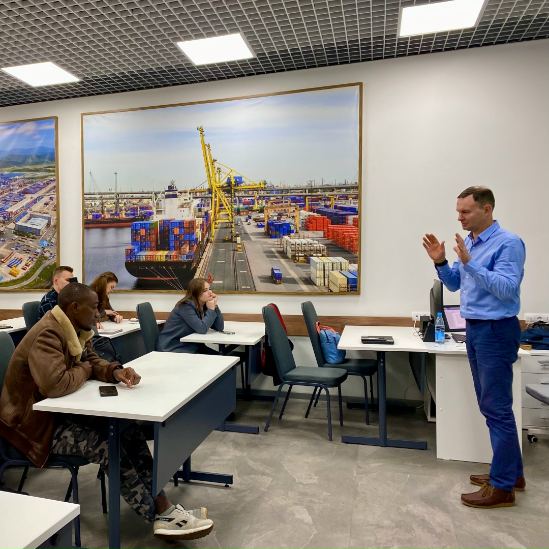 Курс на будущее В Университете имени адмирала С.О. Макарова в Санкт-Петербурге завершается образовательный интенсив «Неделя Глобал Портс».