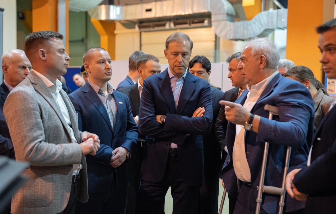 Новый технопарк и передовые лазерные разработки: Денис Мантуров посетил предприятия Московской области.