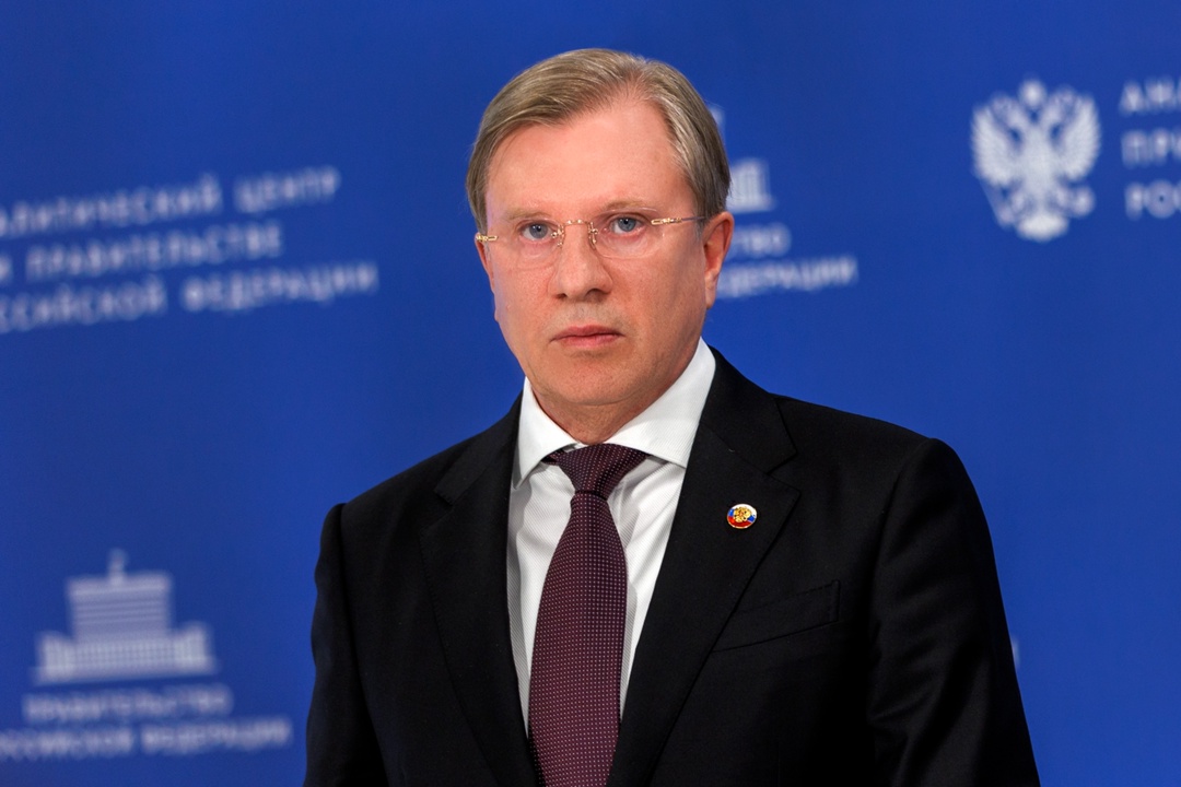 Вице-премьер Виталий Савельев поздравил работников отрасли дорожного хозяйства с профессиональным праздником.