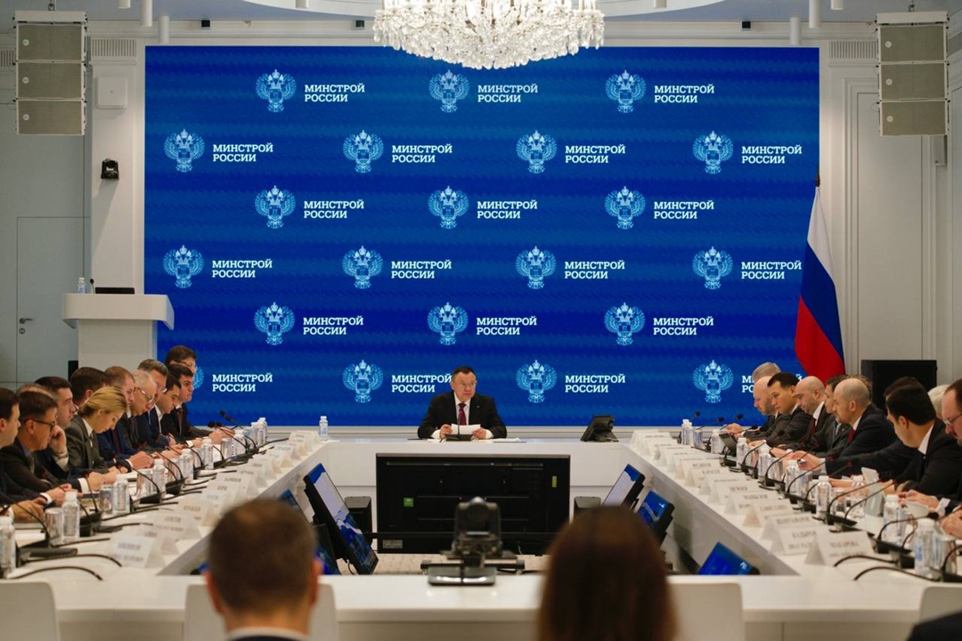 В Минстрое России прошло еженедельное оперативное совещание под председательством Министра строительства и ЖКХ РФ Ирека Файзуллина