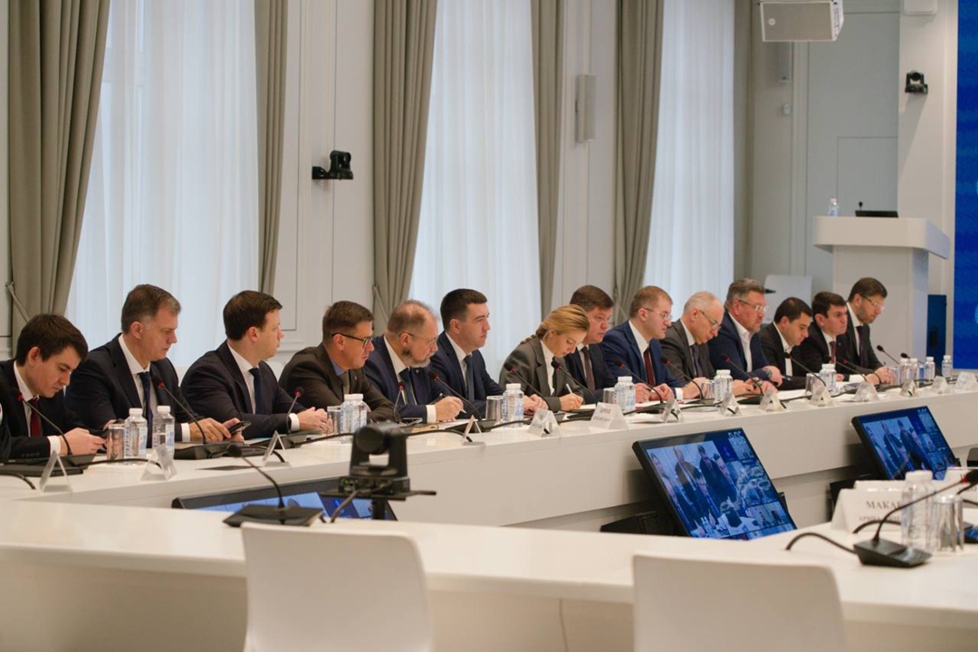 В Минстрое России прошло еженедельное оперативное совещание под председательством Министра строительства и ЖКХ РФ Ирека Файзуллина