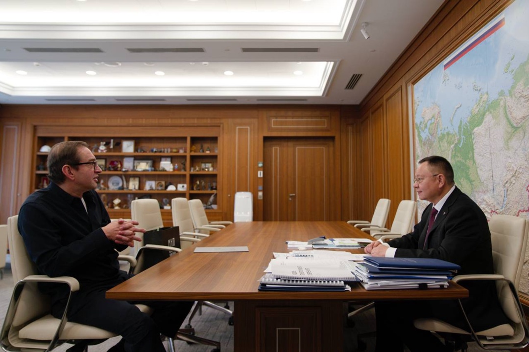 Глава Минстроя России Ирек Файзуллин провел рабочую встречу с художественным руководителем-директором МХТ имени А. П. Чехова Константином Хабенским