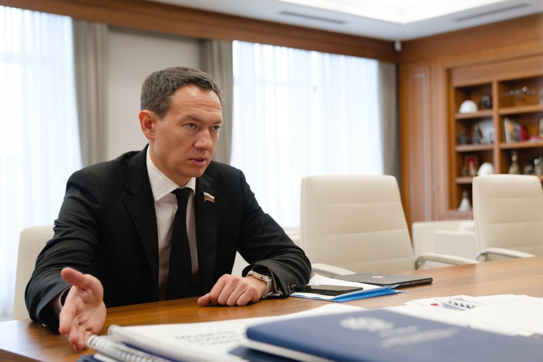 Глава Минстроя России Ирек Файзуллин провел рабочую встречу с сенатором РФ Тимуром Нагумановым