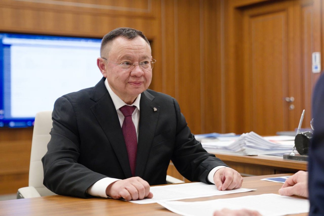 Глава Минстроя России Ирек Файзуллин и Премьер-министр Республики Татарстан Алексей Песошин обсудили вопросы инфраструктурного развития и восстановления новых…