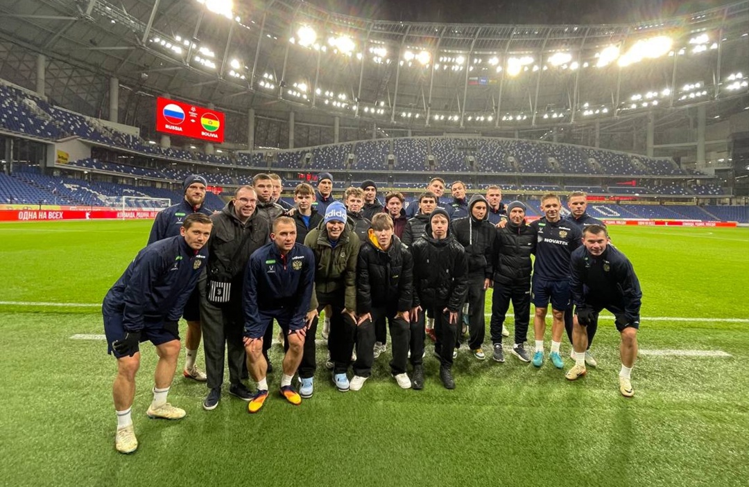 Трехкратные обладатели Кубка «НОВАТЭК», ставшие в этом году также победителями всероссийских соревнований «Кожаный мяч», футбольная команда Долгодеревенской…