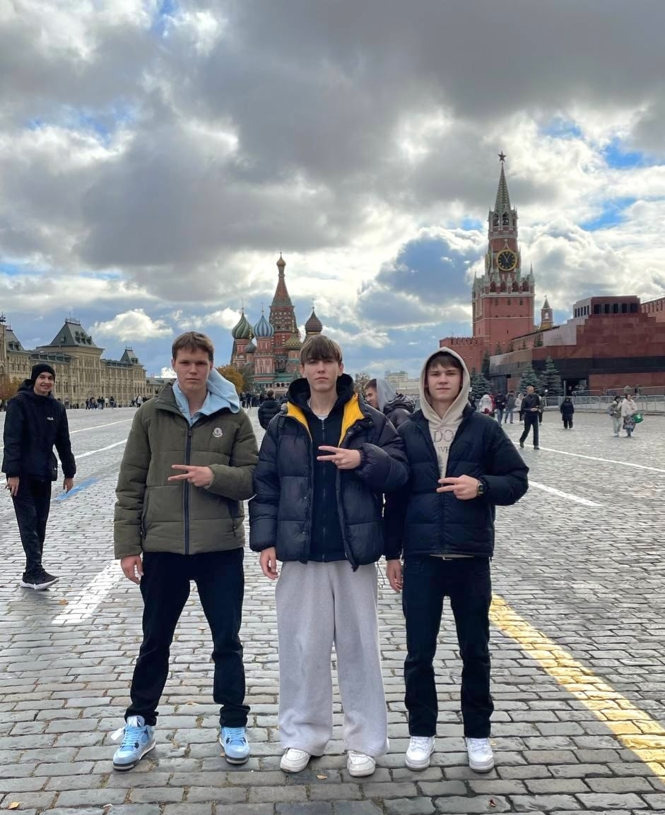 Трехкратные обладатели Кубка «НОВАТЭК», ставшие в этом году также победителями всероссийских соревнований «Кожаный мяч», футбольная команда Долгодеревенской…