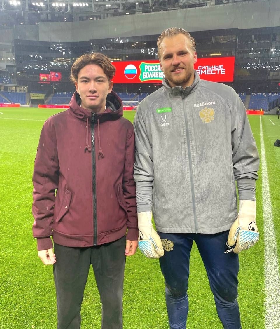 Трехкратные обладатели Кубка «НОВАТЭК», ставшие в этом году также победителями всероссийских соревнований «Кожаный мяч», футбольная команда Долгодеревенской…