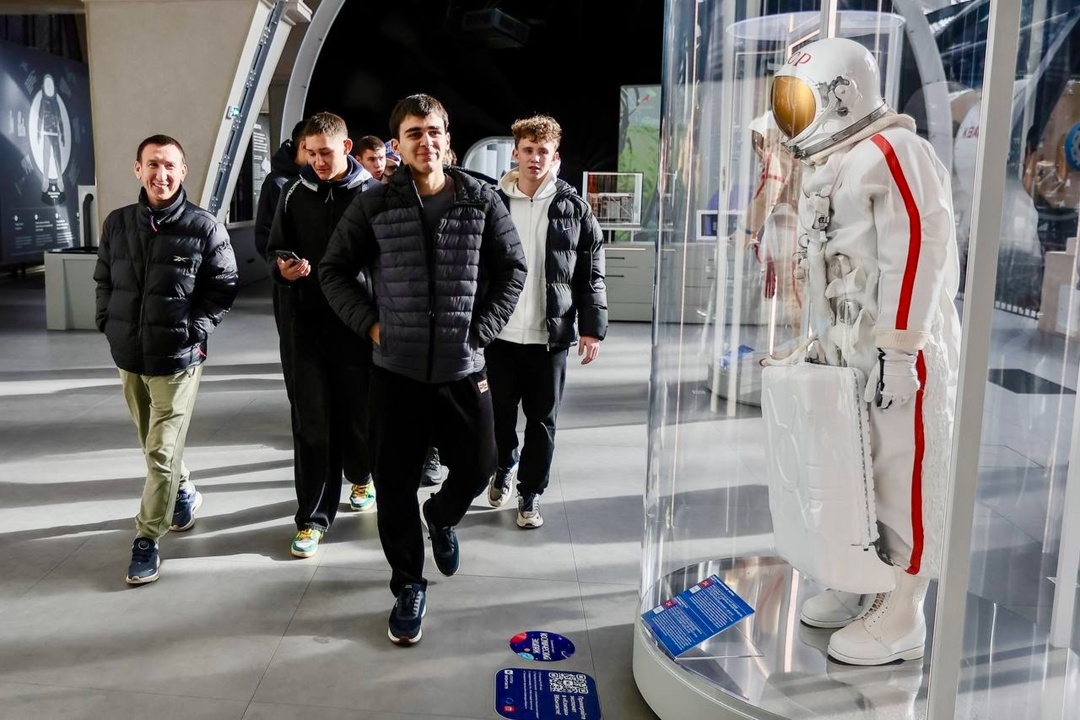 Трехкратные обладатели Кубка «НОВАТЭК», ставшие в этом году также победителями всероссийских соревнований «Кожаный мяч», футбольная команда Долгодеревенской…