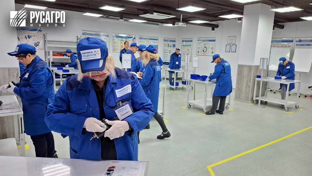 Команда Саратовского жирового комбината «Русагро Масло» погрузилась в уникальную деловую игру на «Фабрике процессов» Регионального центра компетенций.