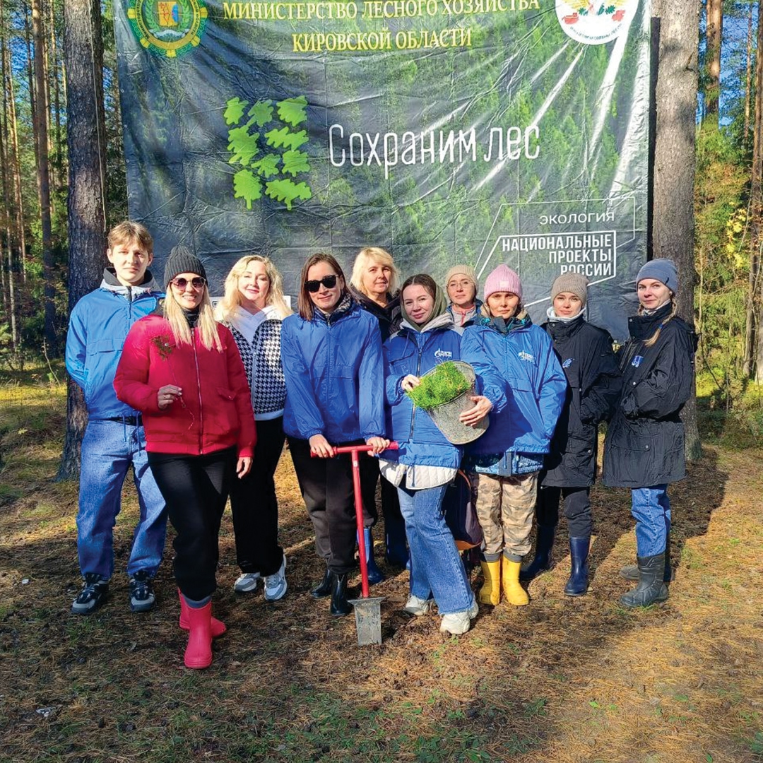 На участке, пострадавшем от лесного пожара, будут расти девять тысяч саженцев кедра. Высадить молодые деревья помогли работники «Газпром трансгаз Томск»