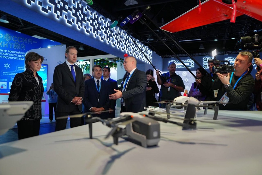 Денис Мантуров выступил на пленарной дискуссии международного экспортного форума «Сделано в России».