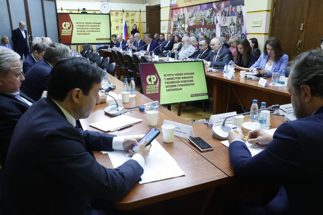 Во фракциях Госдумы обсудили проект федерального бюджета на 2026 год и плановый период 2027-2028 годов