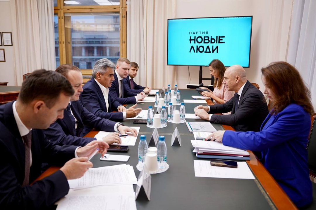 Во фракциях Госдумы обсудили проект федерального бюджета на 2026 год и плановый период 2027-2028 годов