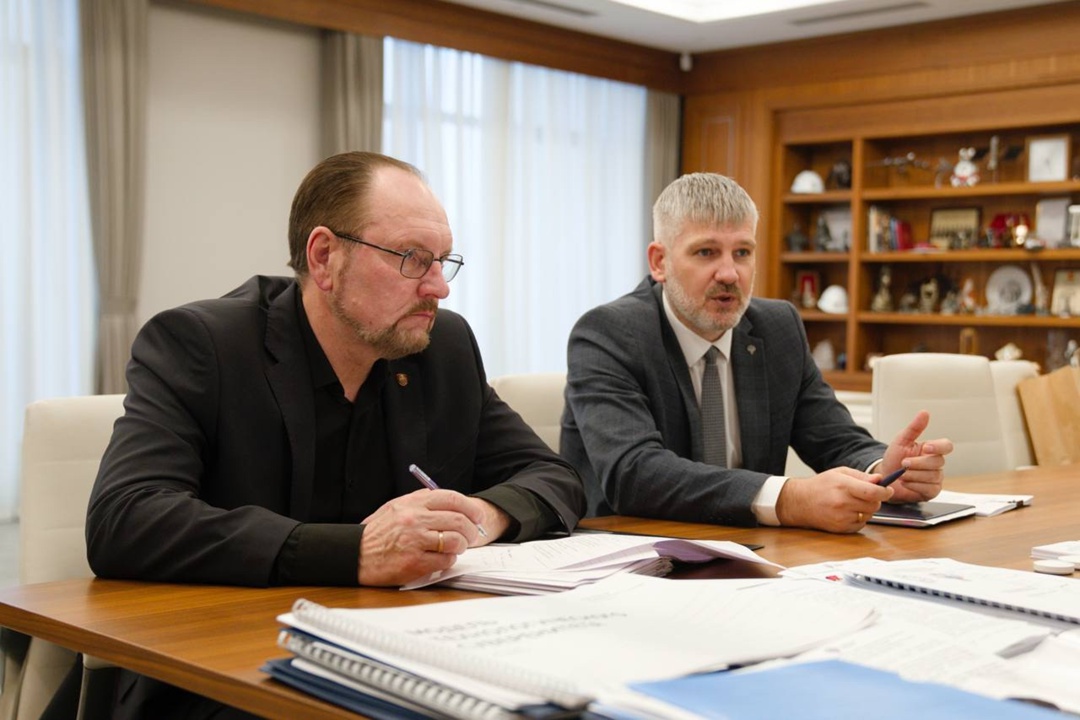 Министр строительства и ЖКХ РФ Ирек Файзуллин и начальник Главгосэкспертизы России Игорь Манылов обсудили вопросы повышения качества государственной и…