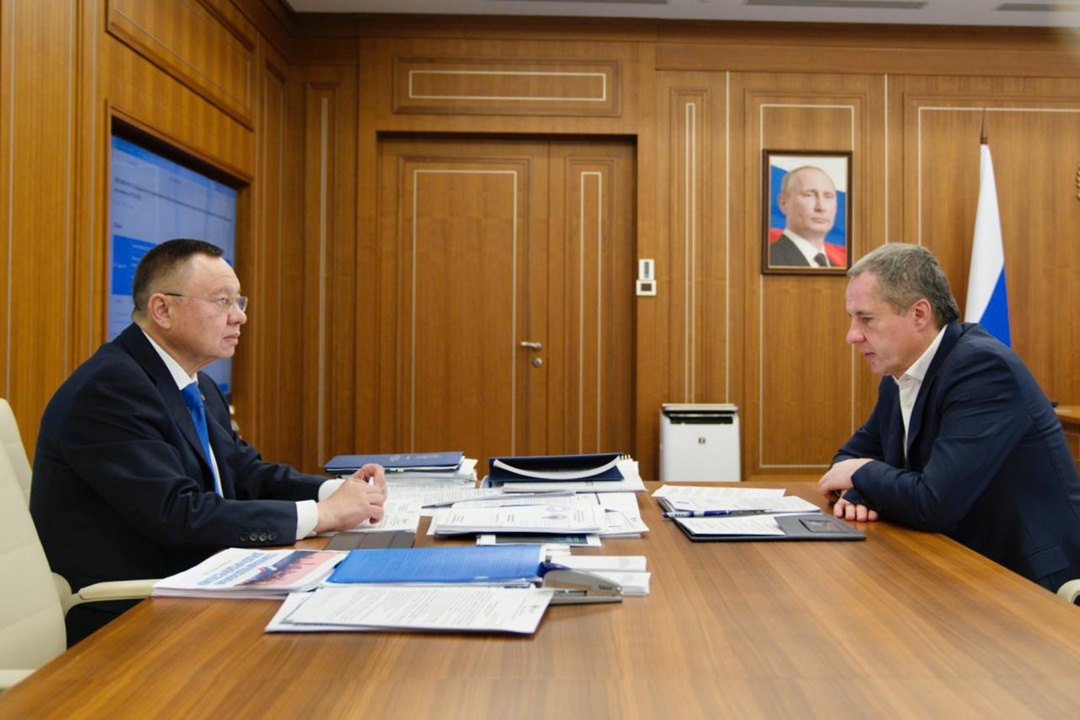 Глава Минстроя России Ирек Файзуллин провел рабочую встречу с губернатором Белгородской области Вячеславом Гладковым