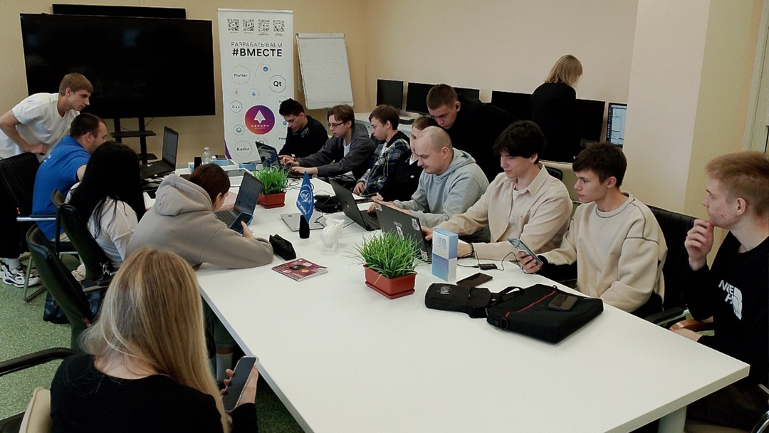 В СарФТИ НИЯУ МИФИ прошел трехдневный интенсив по ОС Аврора