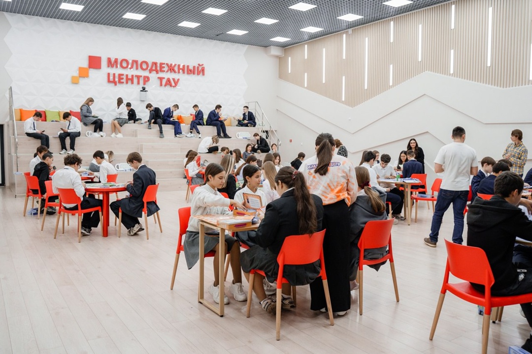 Уроки для устойчивого завтра В октябре наш образовательный проект «В поисках углеродного следа» с Всероссийским проектом «Образ будущего» объехал пять районов…