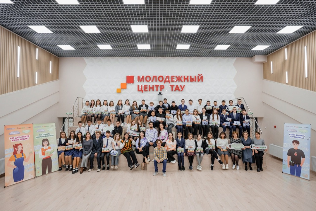 Уроки для устойчивого завтра В октябре наш образовательный проект «В поисках углеродного следа» с Всероссийским проектом «Образ будущего» объехал пять районов…