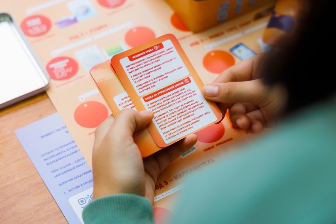 Уроки для устойчивого завтра В октябре наш образовательный проект «В поисках углеродного следа» с Всероссийским проектом «Образ будущего» объехал пять районов…