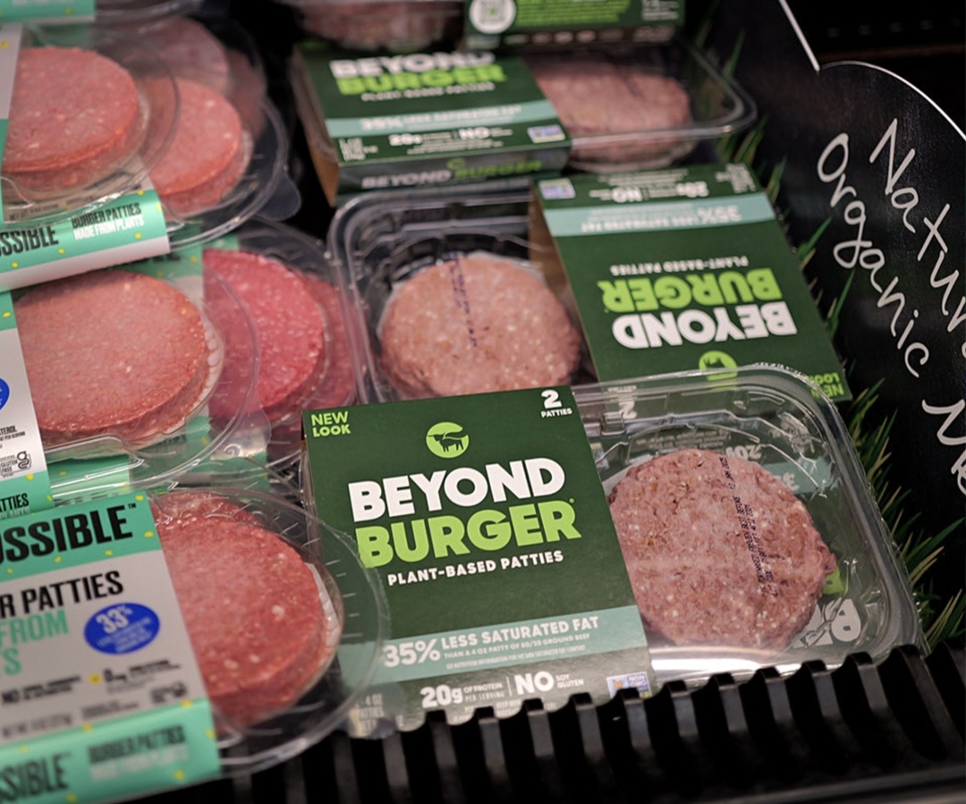 Акции крупнейшего в мире поставщика растительного «мяса» Beyond Meat за четыре дня подорожали более чем на 1100%. Если в прошлый четверг они стоили 52 цента за…