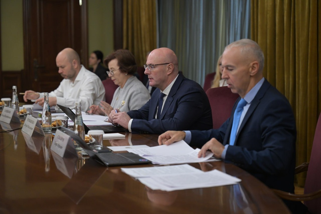 Дмитрий Чернышенко провел рабочую встречу с министром туризма и спорта Республики Казахстан Ерболом Мырзабосыновым.