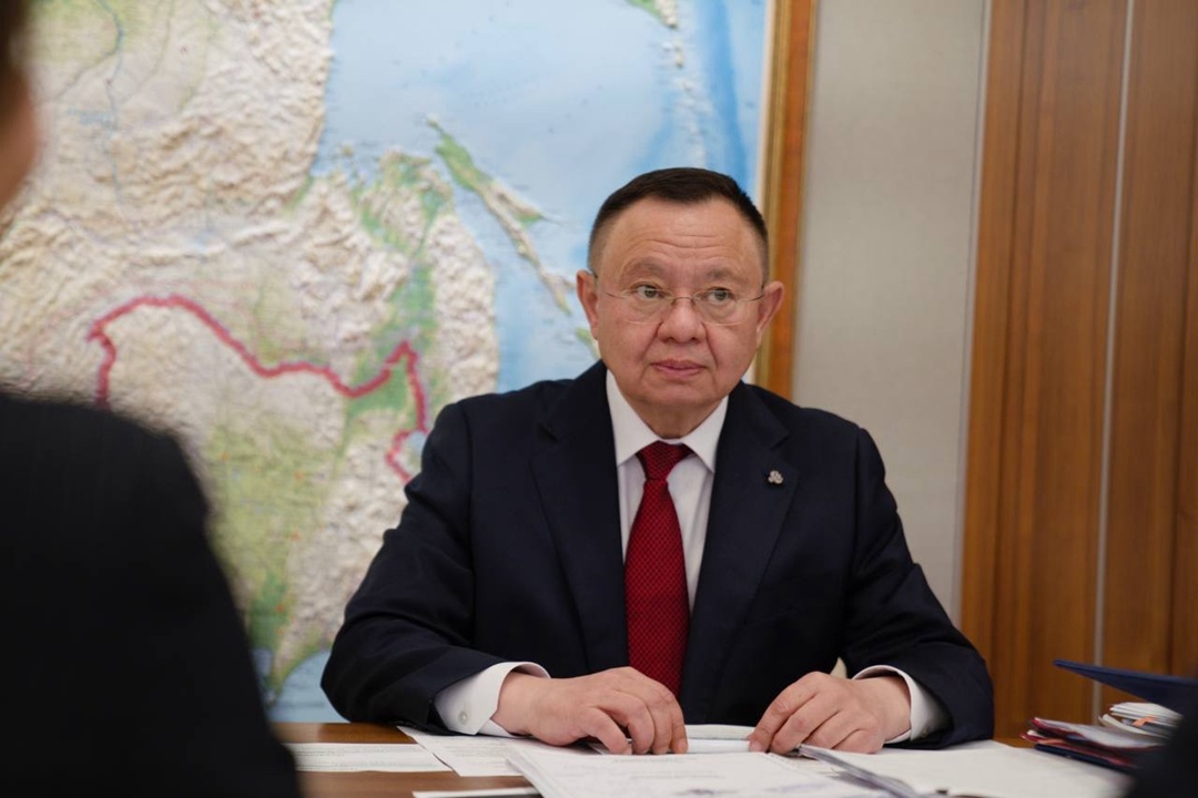 Министр строительства и ЖКХ РФ Ирек Файзуллин провел рабочую встречу с главой Республики Калмыкии Бату Хасиковым