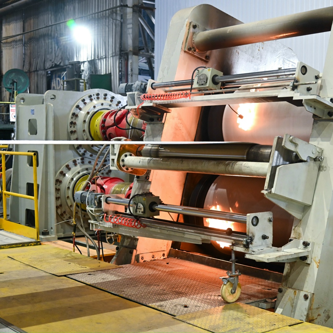 Друзья, мы в Свердловской области — в Михайловске. Запустили новую линию непрерывного литья полосы из алюминия и его сплавов на заводе «Уральская фольга»️