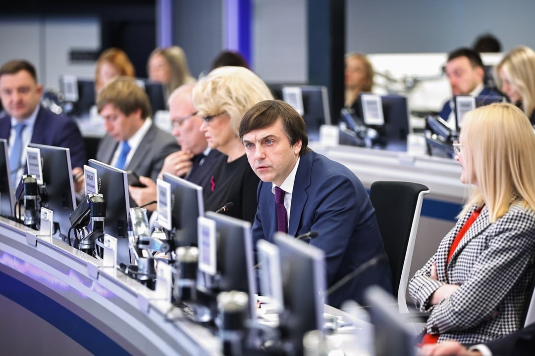 Дмитрий Чернышенко: В 2025 году увеличилось количество мест отдыха для детей – дополнительно ребят принимали более 400 детских лагерей.