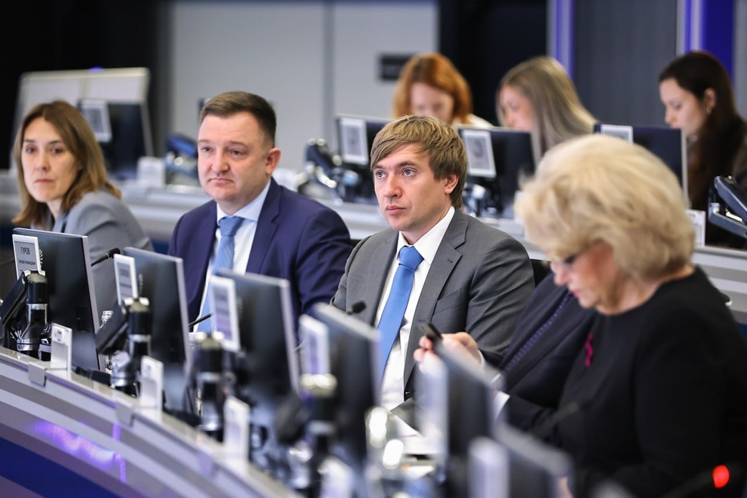 Дмитрий Чернышенко: В 2025 году увеличилось количество мест отдыха для детей – дополнительно ребят принимали более 400 детских лагерей.