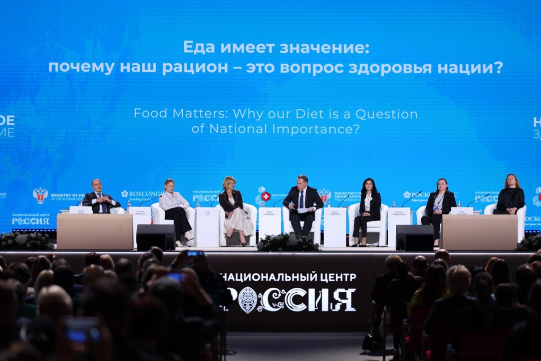 Министр здравоохранения Михаил Мурашко и министр сельского хозяйства Оксана Лут провели пленарную сессию в рамках IV Национального конгресса с международным…