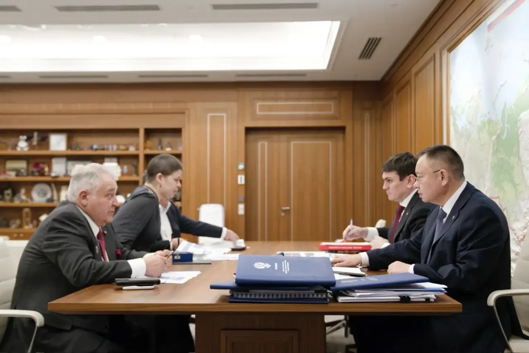 Глава Минстроя России Ирек Файзуллин провел рабочую встречу с президентом НИЦ «Курчатовский институт» Михаилом Ковальчуком