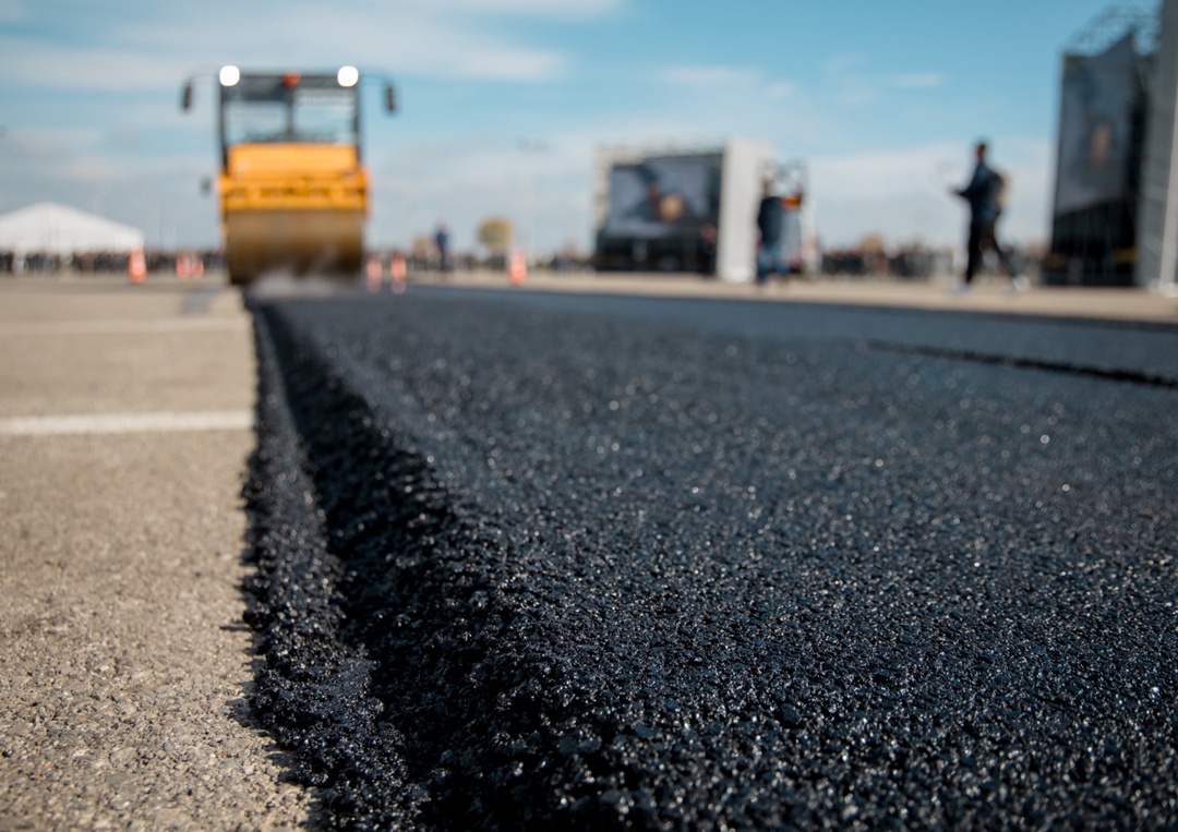 Беспилотную укладку асфальта впервые продемонстрировали на выставке «Дорога» в Минводах