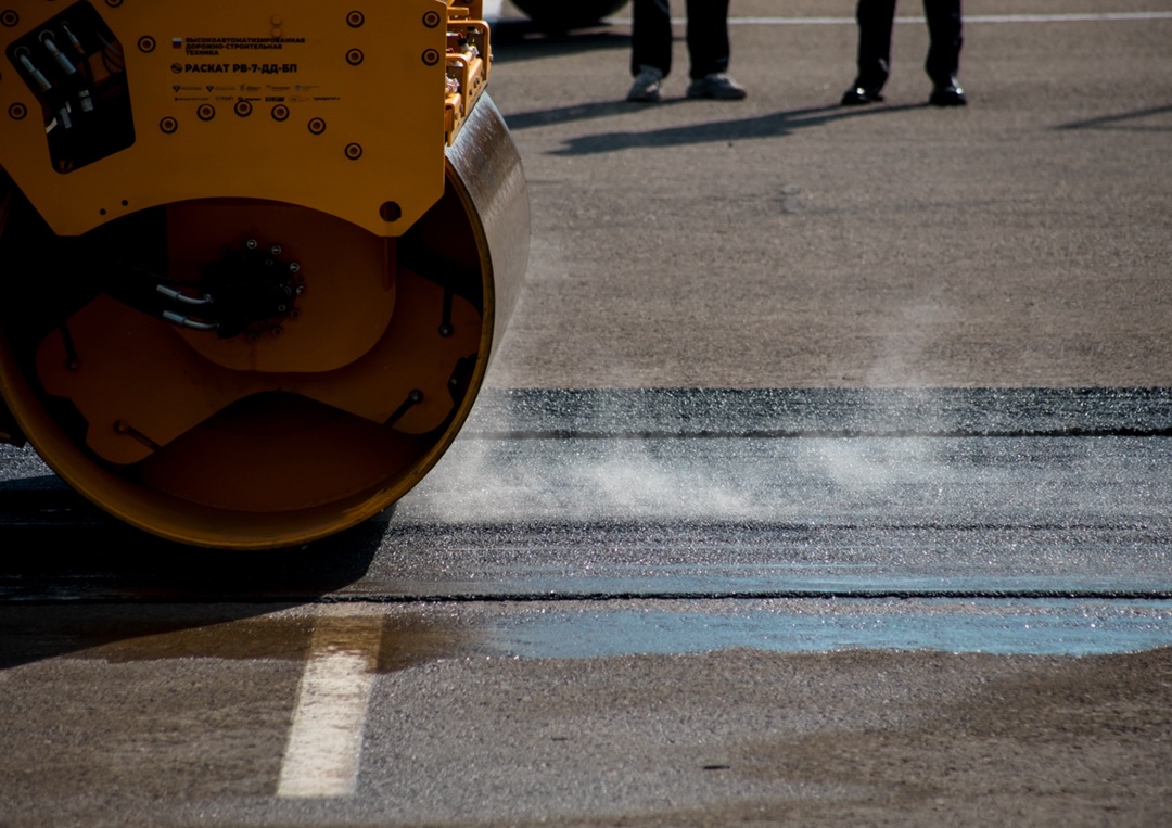 Беспилотную укладку асфальта впервые продемонстрировали на выставке «Дорога» в Минводах