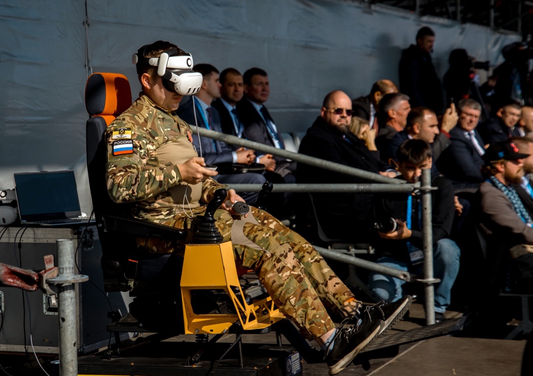 Беспилотную укладку асфальта впервые продемонстрировали на выставке «Дорога» в Минводах