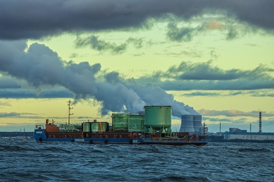 Несколько кадров путешествия устройства локализации расплава (УЛР) из Сызрани на Ленинградскую АЭС. «Ловушка» весом 700 тонн за три недели преодолела более…