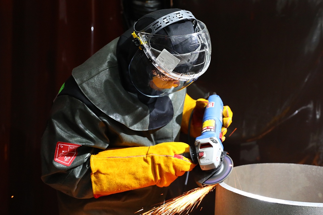 От их опыта и мастерства зависит надежная работа всех производственных объектов