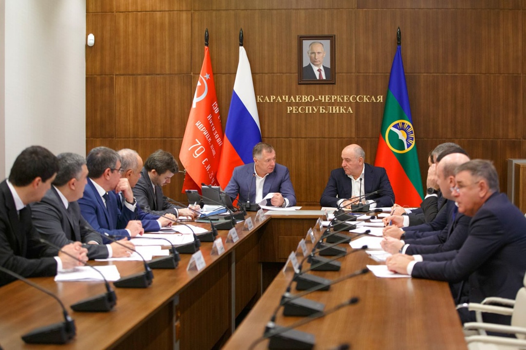 Марат Хуснуллин провел совещание по социально-экономическому развитию Карачаево-Черкесской Республики.