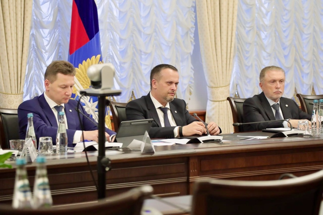 Андрей Никитин обсудил с губернатором Сахалинской области Валерием Лимаренко модернизацию Корсаковского порта