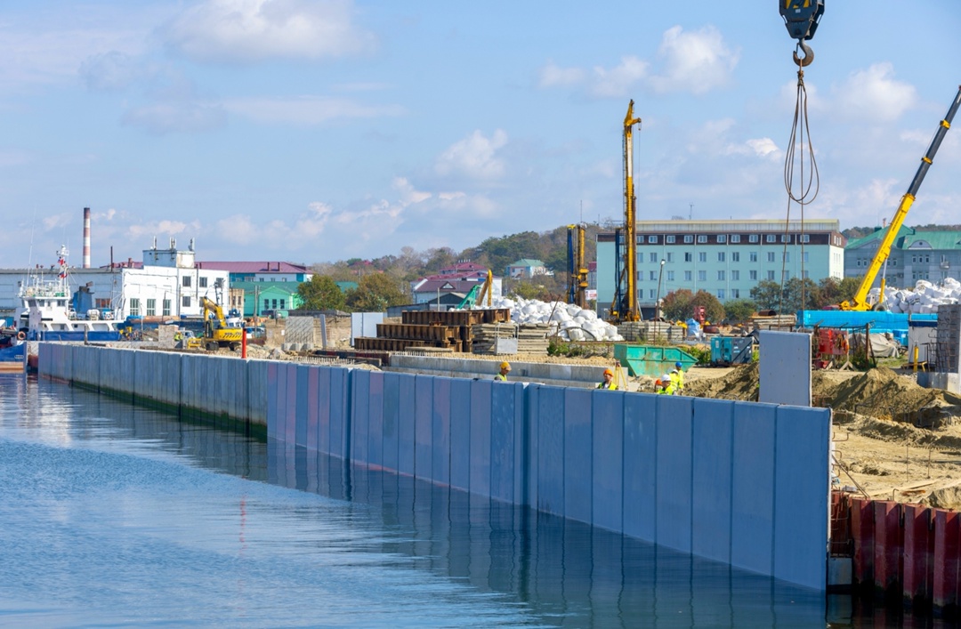 Андрей Никитин обсудил с губернатором Сахалинской области Валерием Лимаренко модернизацию Корсаковского порта
