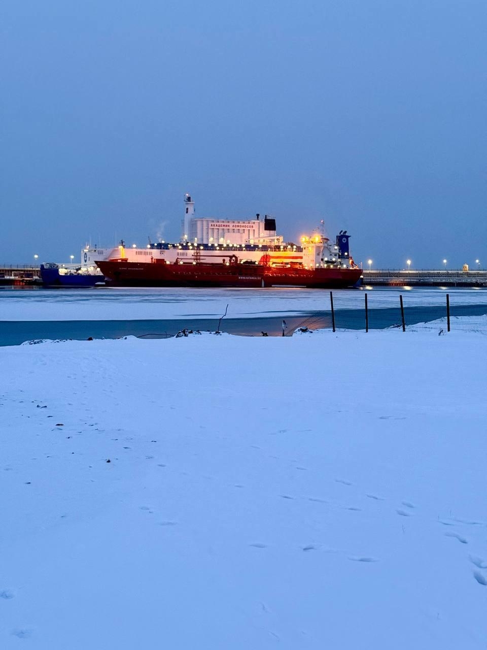 Плавучая АЭС подзаправилась: на ПАТЭС прошла бункеровка дизельным топливом