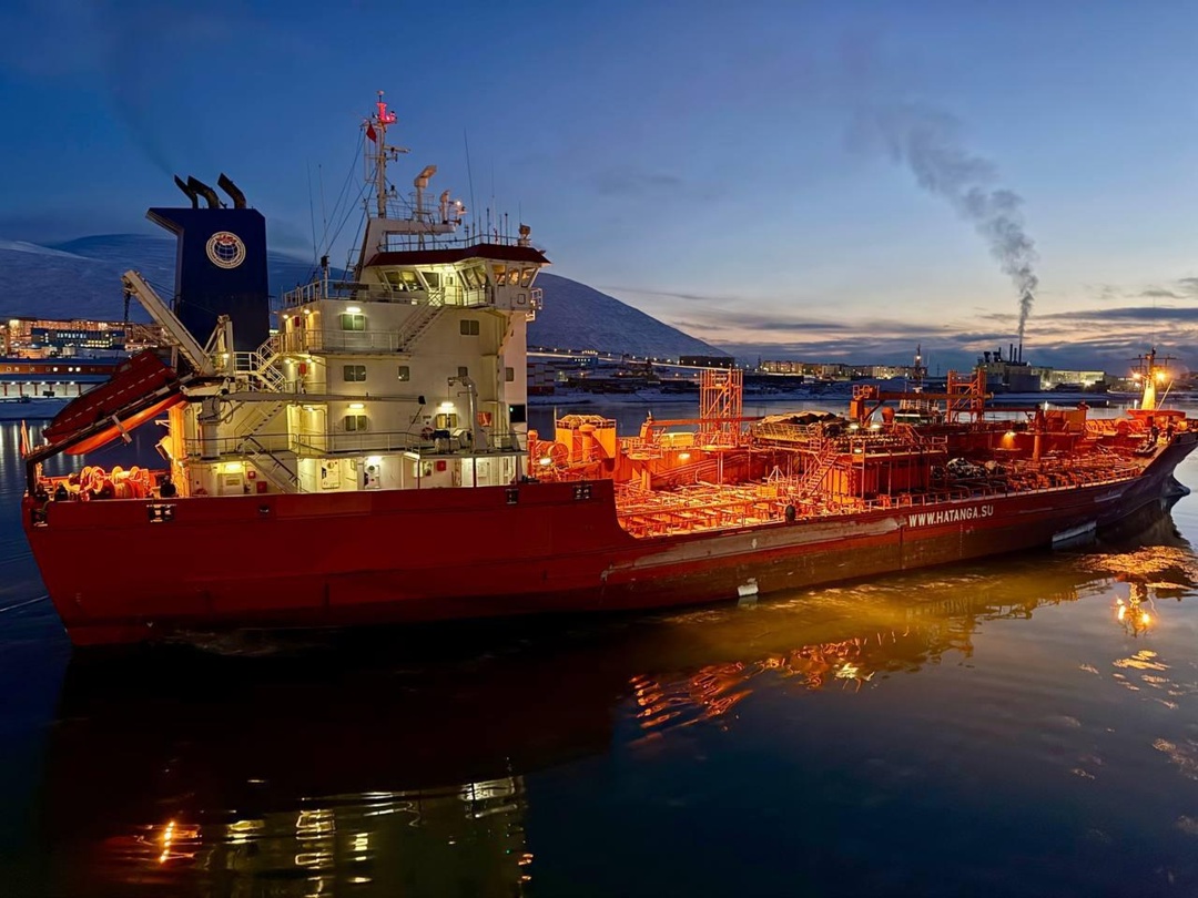 Плавучая АЭС подзаправилась: на ПАТЭС прошла бункеровка дизельным топливом