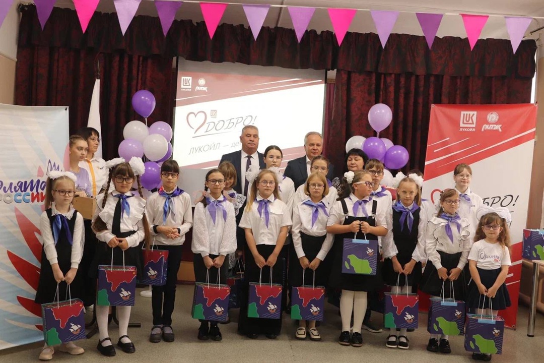 Книги на ощупь Благотворительный Фонд «ЛУКОЙЛ» передал пяти специализированным детским учреждениям Волгоградской области обучающие комплекты рельефных книг.